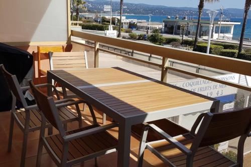 Apartment with Sea View image 3