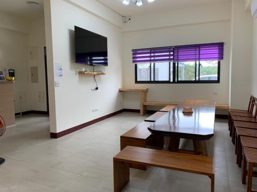 Quadruple Room with Balcony image 10
