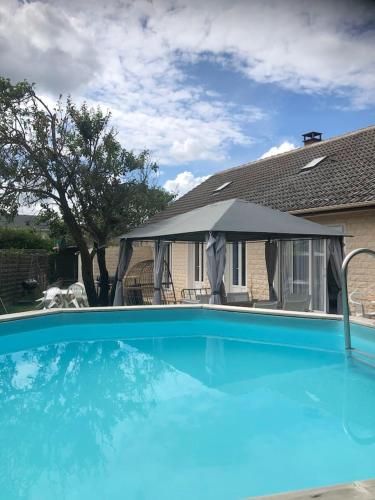 Villa de 4 chambres avec piscine privee jardin clos et wifi a Saint Martin Longueau