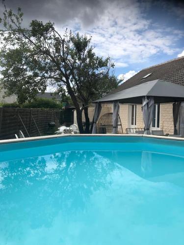 Villa de 4 chambres avec piscine privee jardin clos et wifi a Saint Martin Longueau