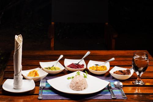 Essen und Erfrischungen, Big Game - Udawalawe by Eco Team in Udawalawe