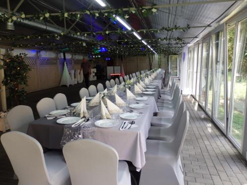 博尔内苏利诺沃 Gosciniec Borne Sulinowo - Byla Baza Wojskowa 3星级 民宿 餐厅