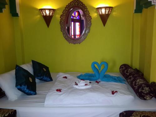 1 double bed, 2 futon beds