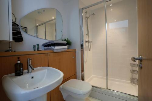 Edinburgh Waterfront Apartments - image 14