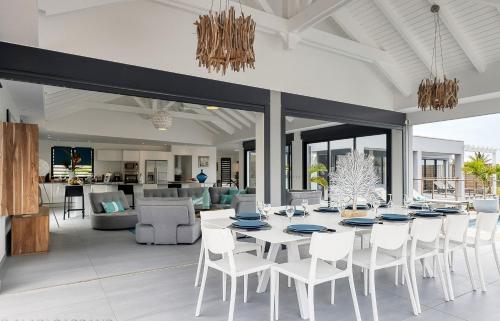 ระเบียง/ชานเรือน, Villa Azurela in มาเร่ เกลลาร์ด