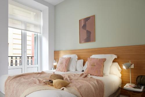 One-Bedroom Apartment image 9