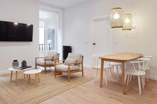 One-Bedroom Apartment image 6