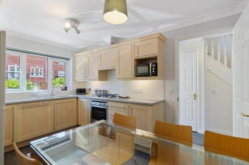 Létesítmények, 4br Townhouse Wbalcony Free Parking Fast Wi-fi in Norwich Nemzetközi Repülőtér