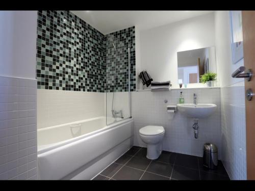 Edinburgh Waterfront Apartments - image 11