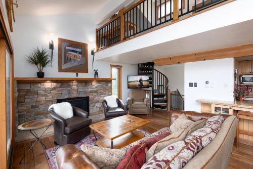 Four O Clock Lodge Condo Ski In Walk to Main Street and Lifts in Breckenridge, USA
