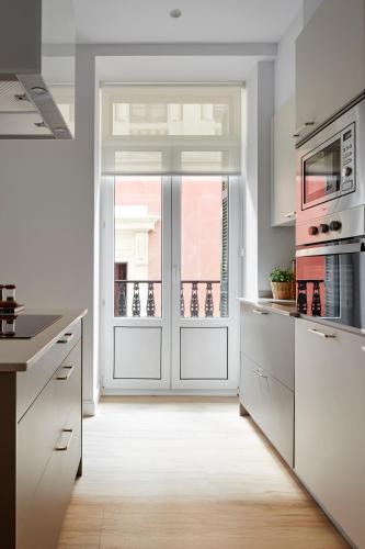 One-Bedroom Apartment image 6
