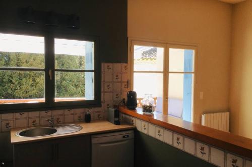 Maison de village avec terrasse ensoleillée gîte à louer Molières