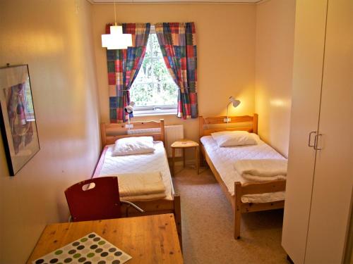 2 twin beds