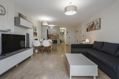 Paraíso Palm Mar beautiful spacious apartment with air condition and heated pool 5