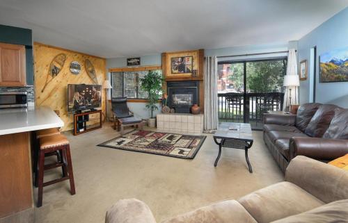 Pine Ridge 10B Slope Condo Walk to Downtown and Ski Lift in Breckenridge, USA