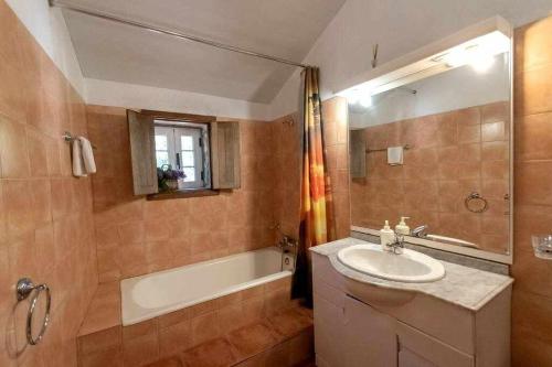 Casa do Pioledo (Camelias de Basto) in เซโลริโก เด บาสโต