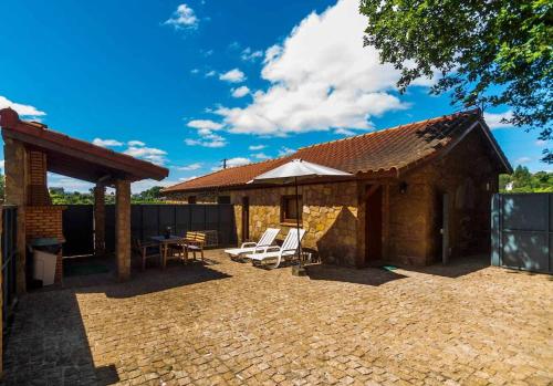  Casa das Vinhas Camélias de BastoTurismo Rural, Pension in Celorico de Basto bei Canadelo