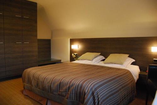 Deluxe Double or Twin Room image 6