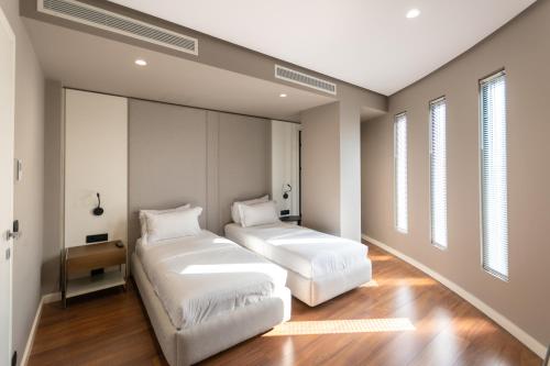 Yacht Hotel - image 2