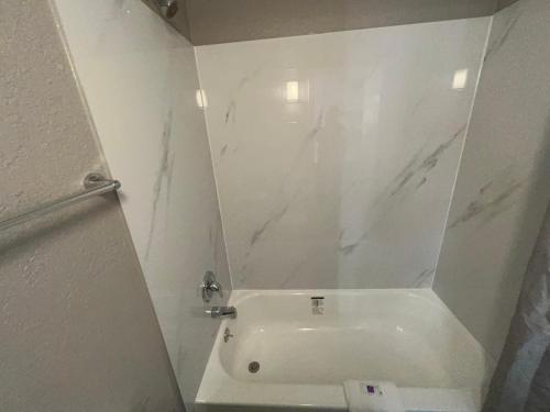 Motel 6-Altoona IA - Des Moines East - image 12