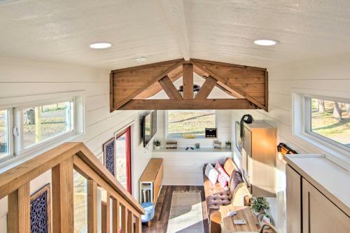 Shared Dock & Lake Access: Daingerfield Tiny Home in Pittsburg (TX)