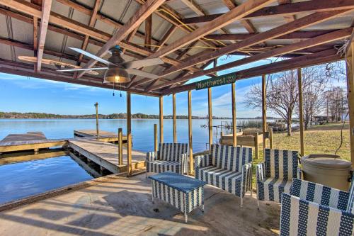 Shared Dock & Lake Access: Daingerfield Tiny Home in Pittsburg (TX)