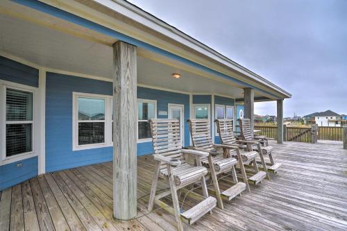 Coastal Port Bolivar Home - Walk to Beach!