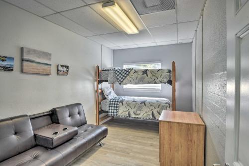 Serene Daytona Beach House with Private Yard! in 德通納海灘市中心