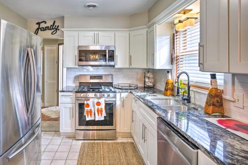 Charming Minneapolis Cottage Near Airport! in Minneapolis, USA