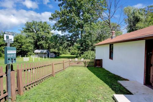 Cozy Space Fenced Yard 15 Min to Harrisburg, 30 Min to Carlisle 2BR tastefully decorated