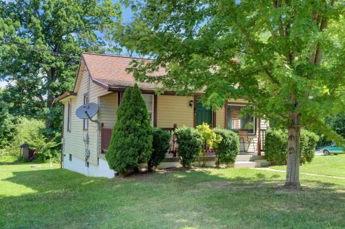 Cozy Space Fenced Yard 15 Min to Harrisburg, 30 Min to Carlisle 2BR tastefully decorated