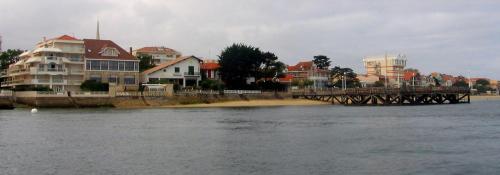 One-Bedroom Apartment - Sea Side image 2