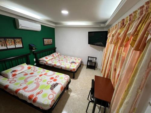 2 twin beds