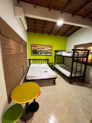 1 double bed, 2 twin beds