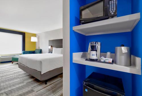 Holiday Inn Express Hotel & Suites Kansas City - Grandview, an IHG Hotel