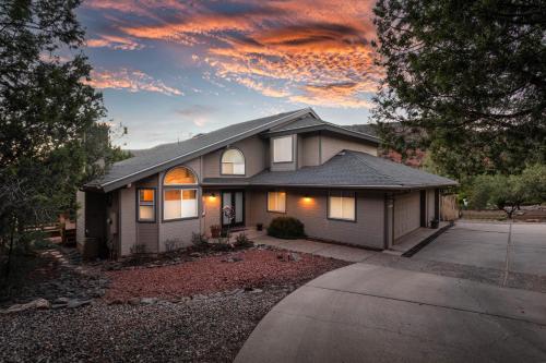 Spacious & Beautiful with Double Decks in Chapel Area, Sedona