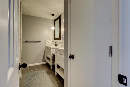 Bathroom, #82 Spectacular Condo Ideal Location 2BDR/2Parking near Hilton Head Airport