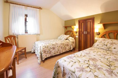 Double or Twin Room with Mountain View