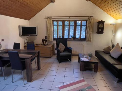 Warm apartment in a small complex with cosy beer garden and small brown cafe - image 4