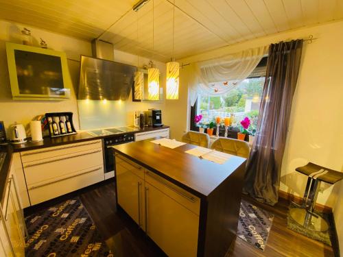 Ferienhaus zur Waldauer Höhe mit 3 SZ, 120qm & 40qm Balkon (Ferienhaus zur Waldauer Hohe mit 3 SZ, 120qm & 40qm Balkon) in Nahetal-Waldau
