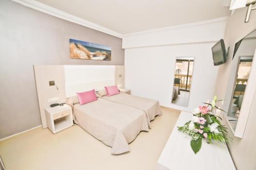 2 twin beds