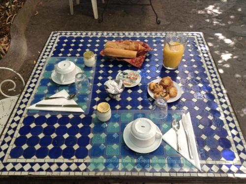 Food and beverages, Hotel Acapulco near Pharmacie du mas de Tesse