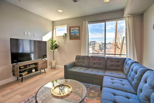 Modern Townhome with Rooftop Hot Tub and Mtn View in West Colfax