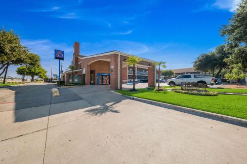 Motel 6-Plano, TX - Plano Northeast