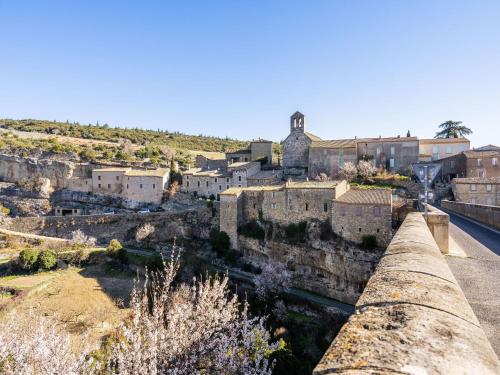 Holiday Home in Minerve with Private Courtyard