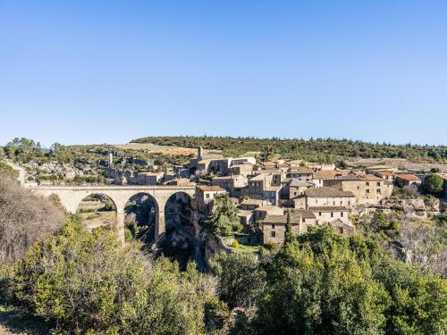 Holiday Home in Minerve with Private Courtyard