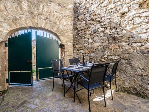 Holiday Home in Minerve with Private Courtyard