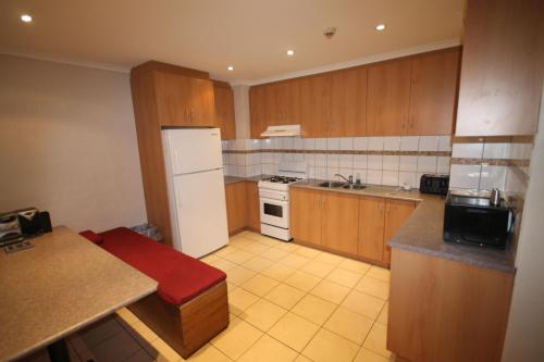 Three-Bedroom 12 Share Apartment