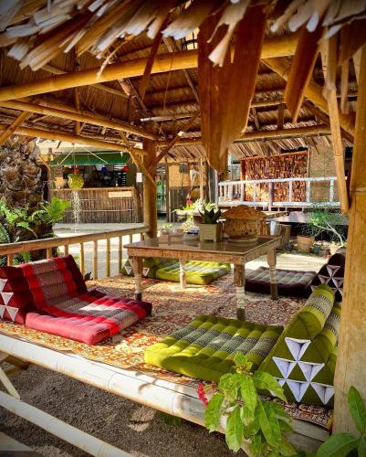 Bar/lounge, Leaf House Bungalow in Pra Ae Beach