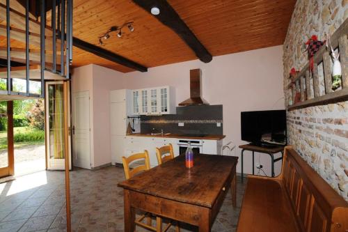 Maison de 2 chambres avec piscine partagee jardin clos et wifi a Avrilly gîte à louer Digoin